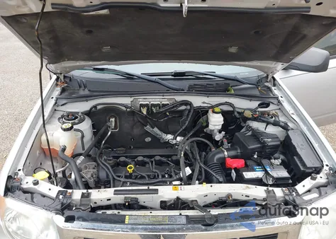 2011 Ford Escape Xlt z USA, uszkodzony, nr VIN 1FMCU0D78BKB32984